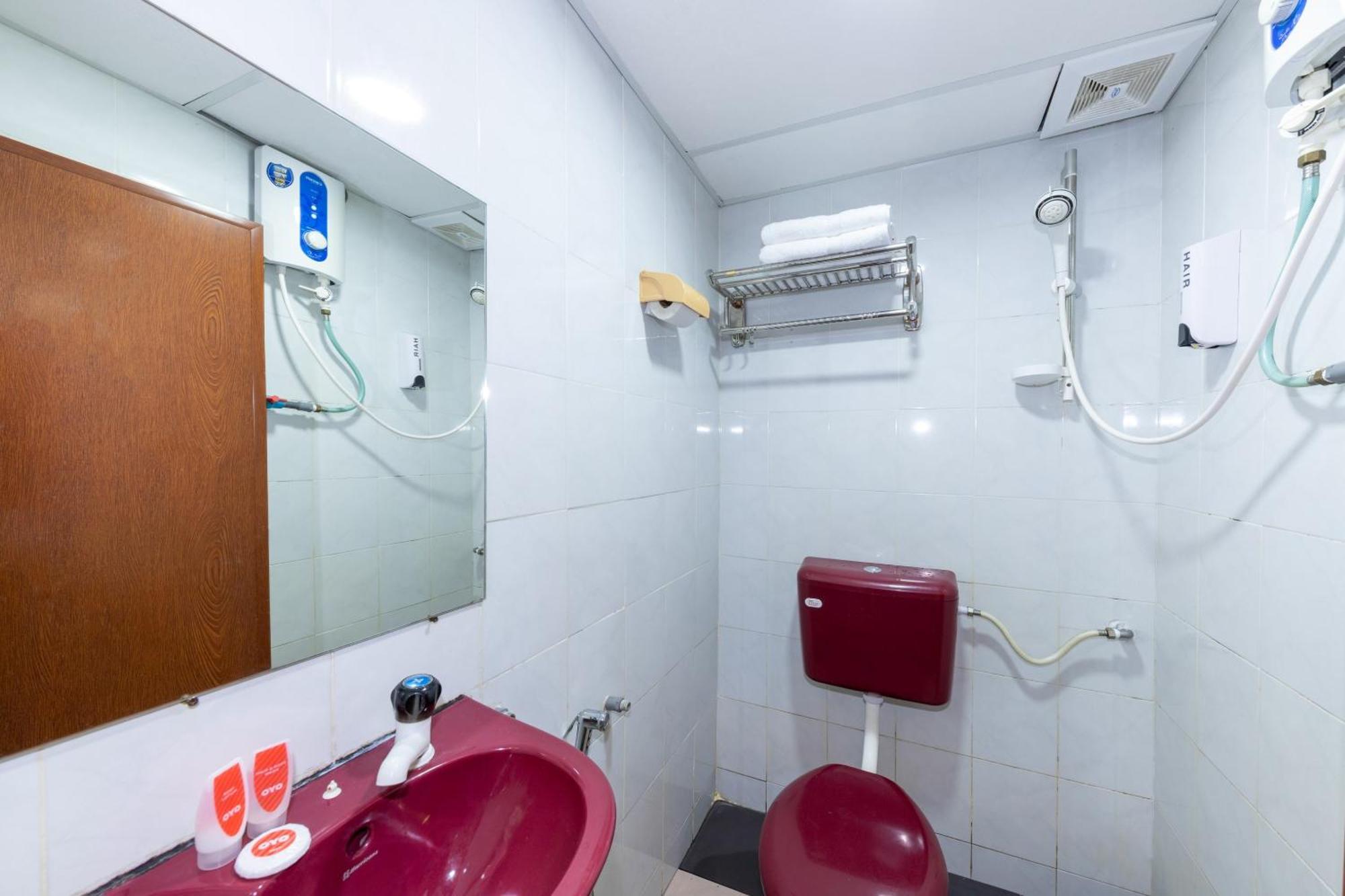 Super Oyo 432 My 7Days Inn جوهر بهرو المظهر الخارجي الصورة